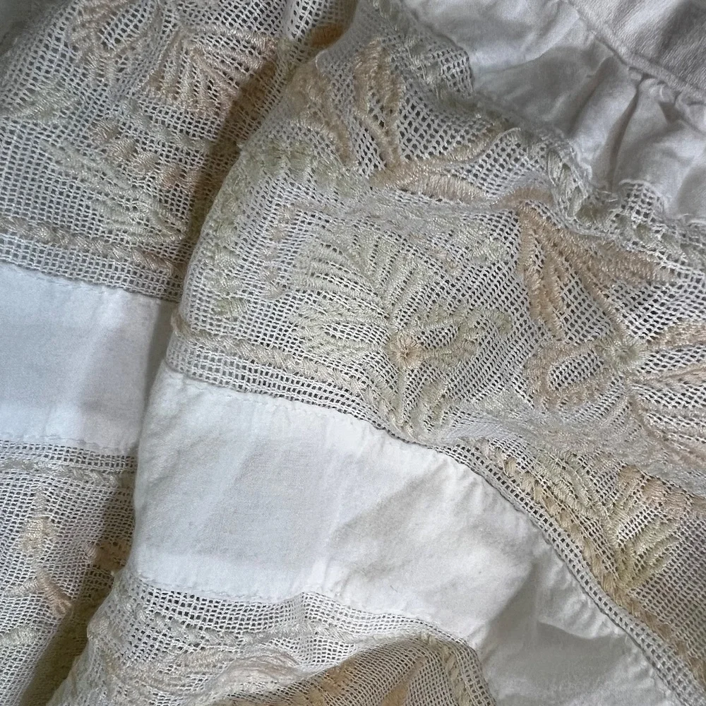 EUC ✵☽Free People☾✵ Embroidered Ivory + Cream Lace Off Shoulder Knit Top | Small